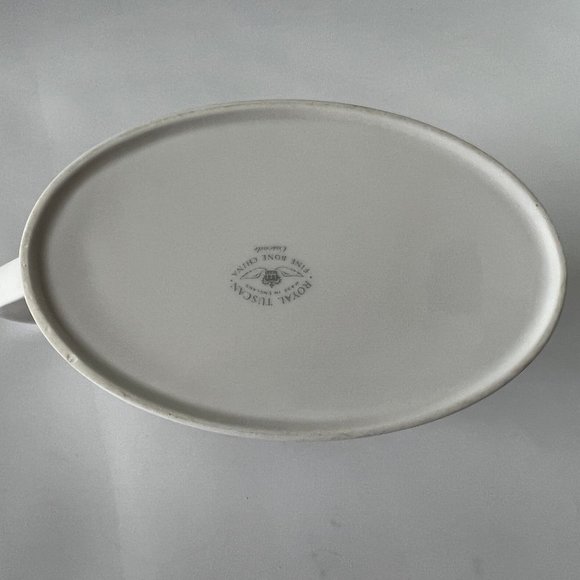 Royal Tuscan Gravy Boat Fine Bone China Cascade Made in England 5 1/2" Wide - Picture 6 of 7